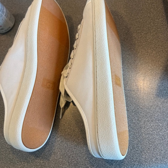 UGG women’s Cas slide size 11 - Picture 3 of 4